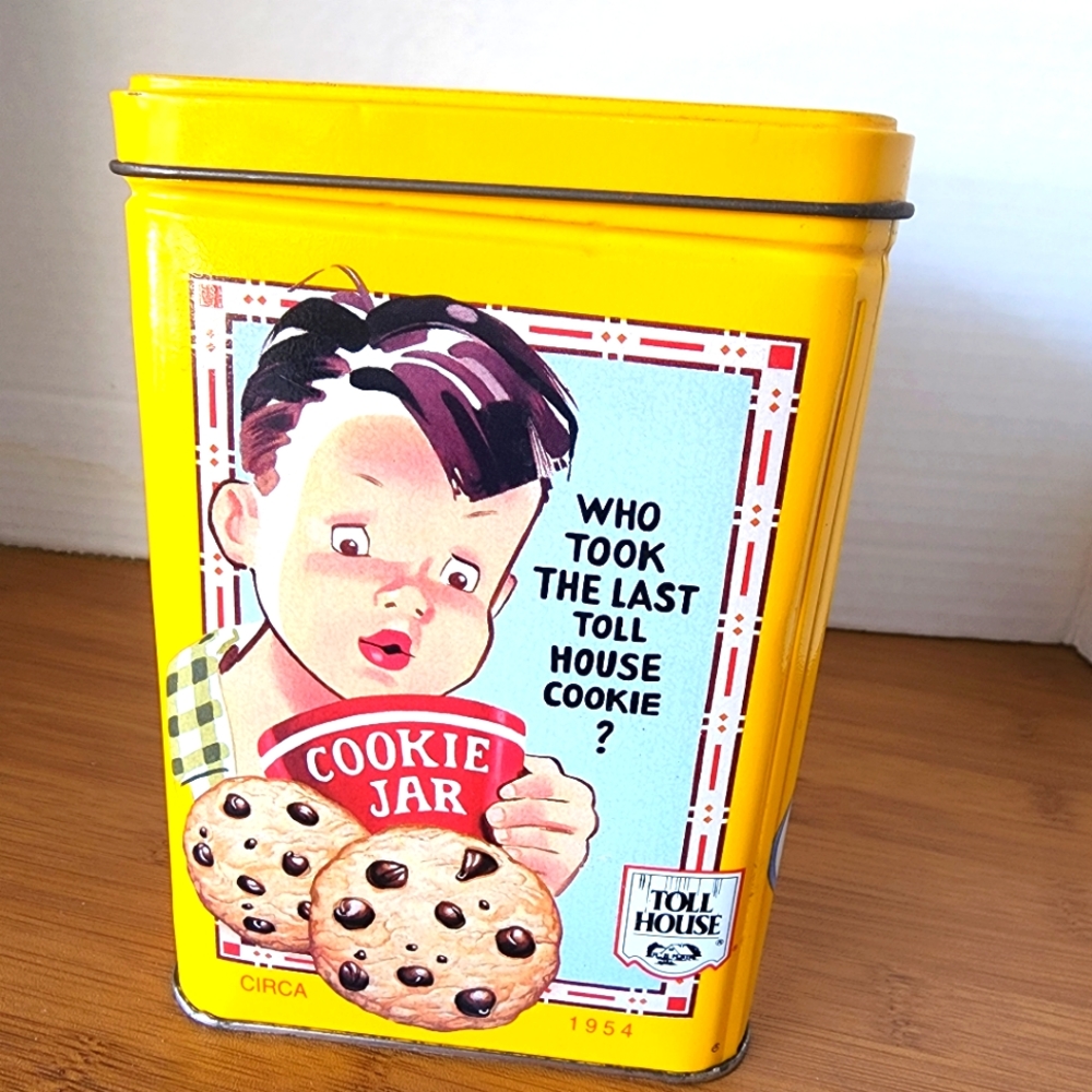 Vintage tollhouse cookie tin